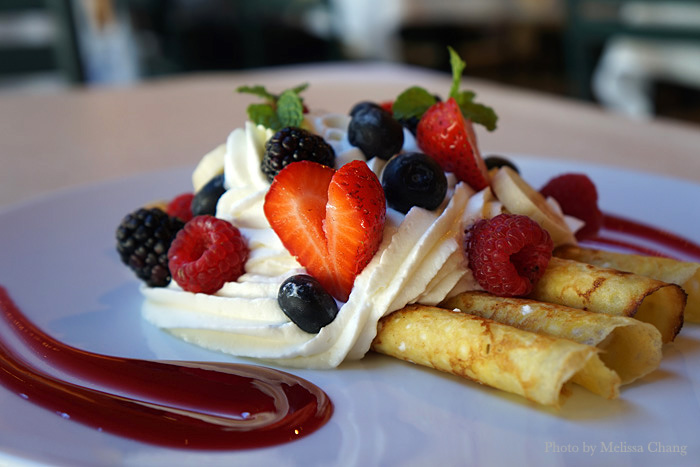 Lighter appetites will like the new frutti di bosco ($12.95) with assorted berries, banana and freshly whipped cream. Or, you can be like us and split it for dessert.