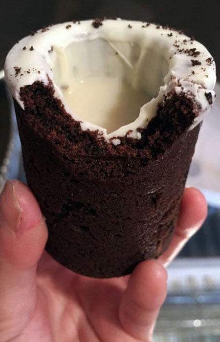 Original Cookies ‘n cream cookie shot with almond milk, for those like me who have a love-hate relationship with lactose.