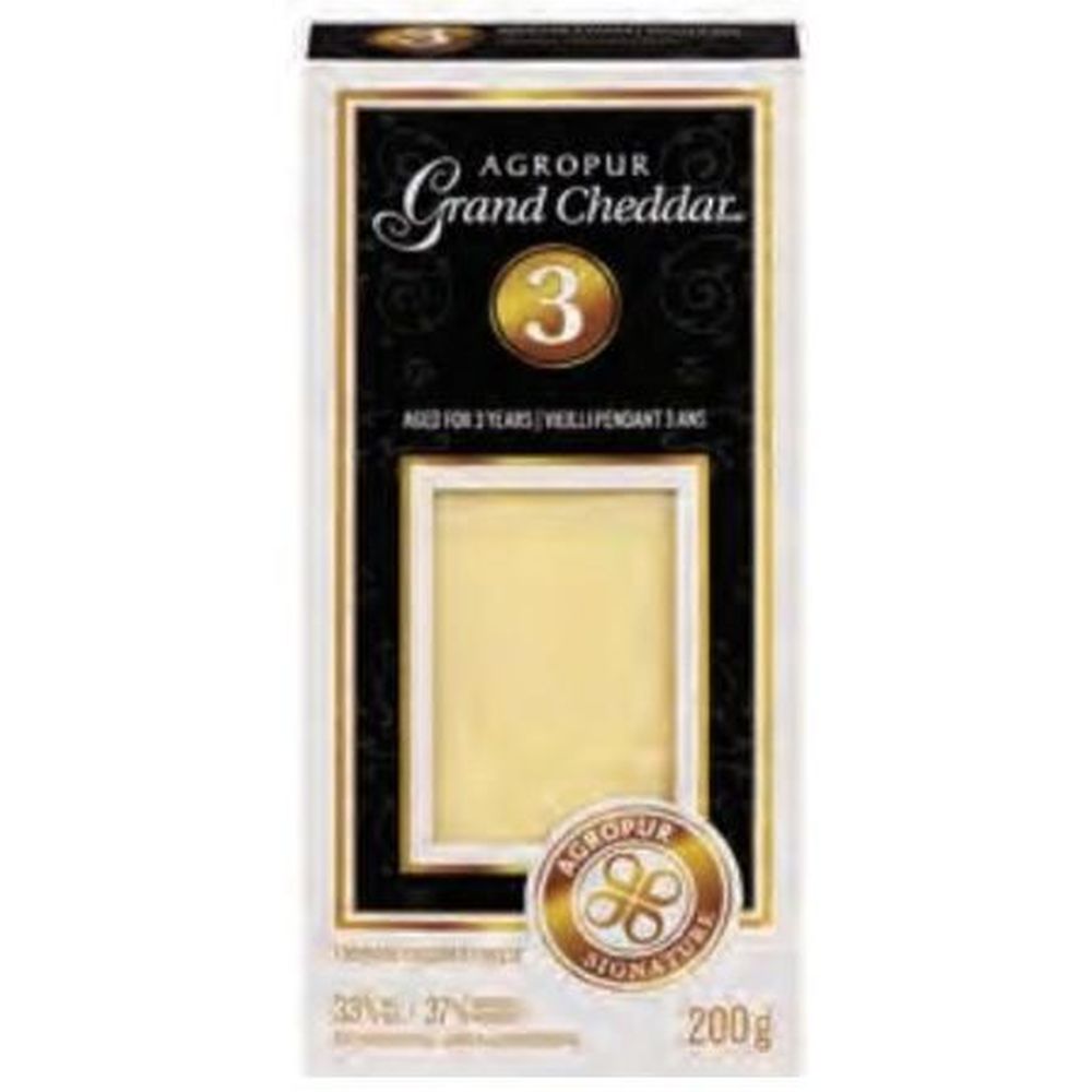 Agropur Signature Grand Three Years Aged Cheddar Cheese, 200 G -- 6 Per Case