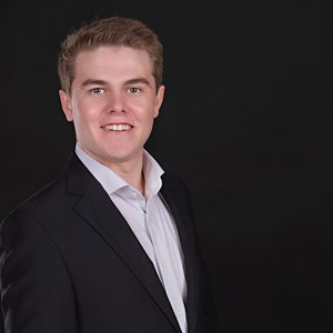 agent headshot