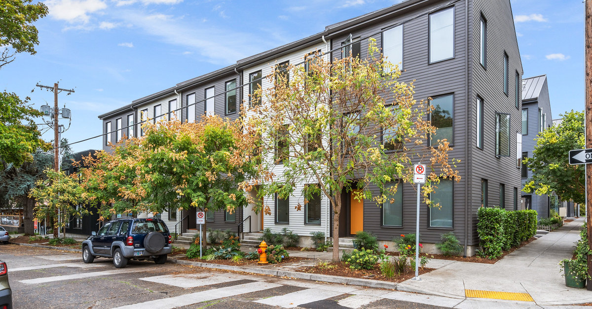 1604 SE Claybourne St, Portland, OR 97202 Rela