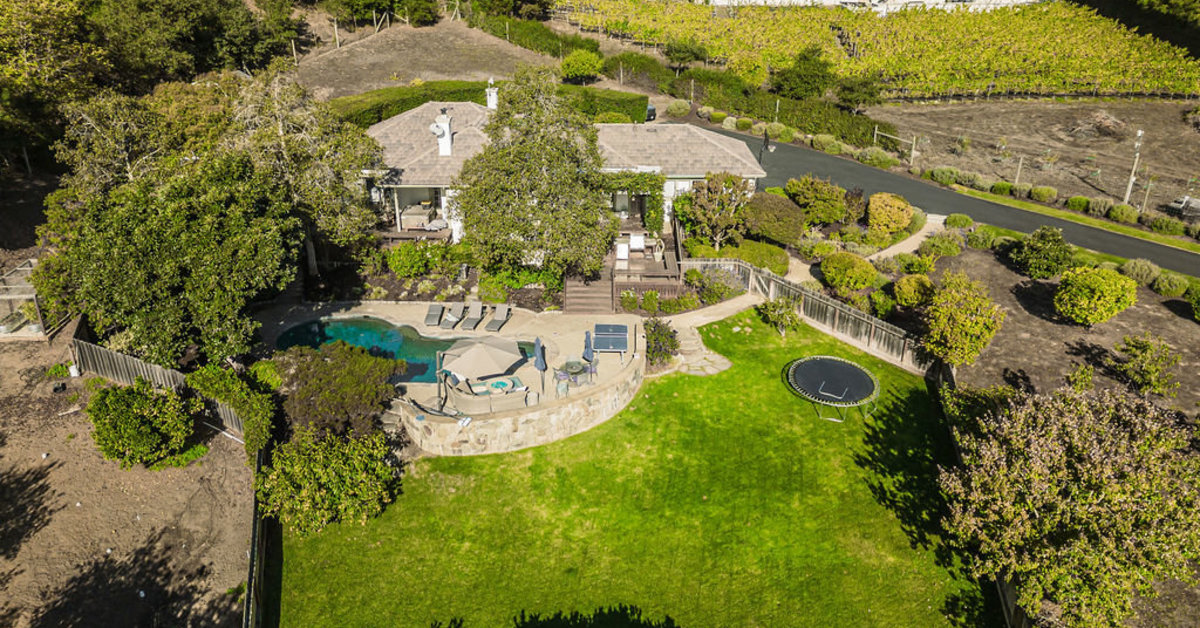 2947 Pleasant Valley Rd, Aptos, CA 95003 Rela