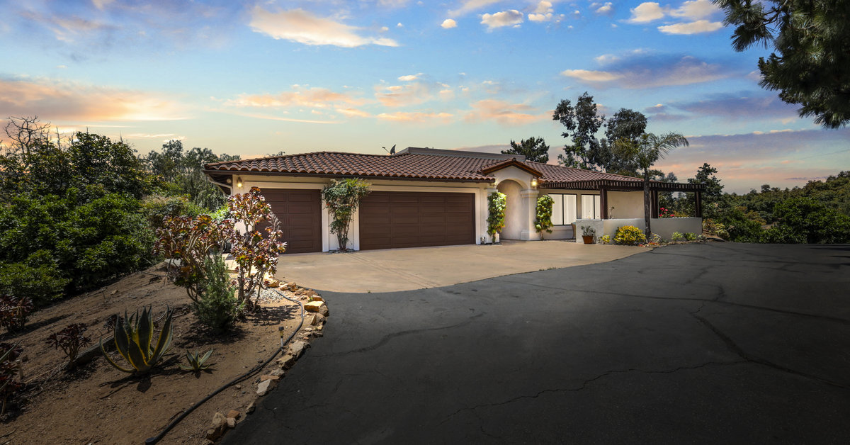 10853 Pala Loma Dr.