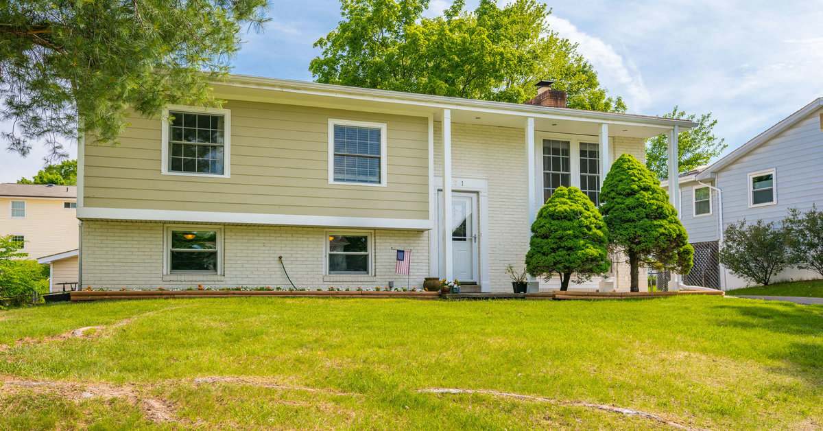 121 W Church Rd