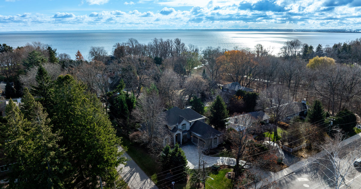 4318 Lakeshore Road