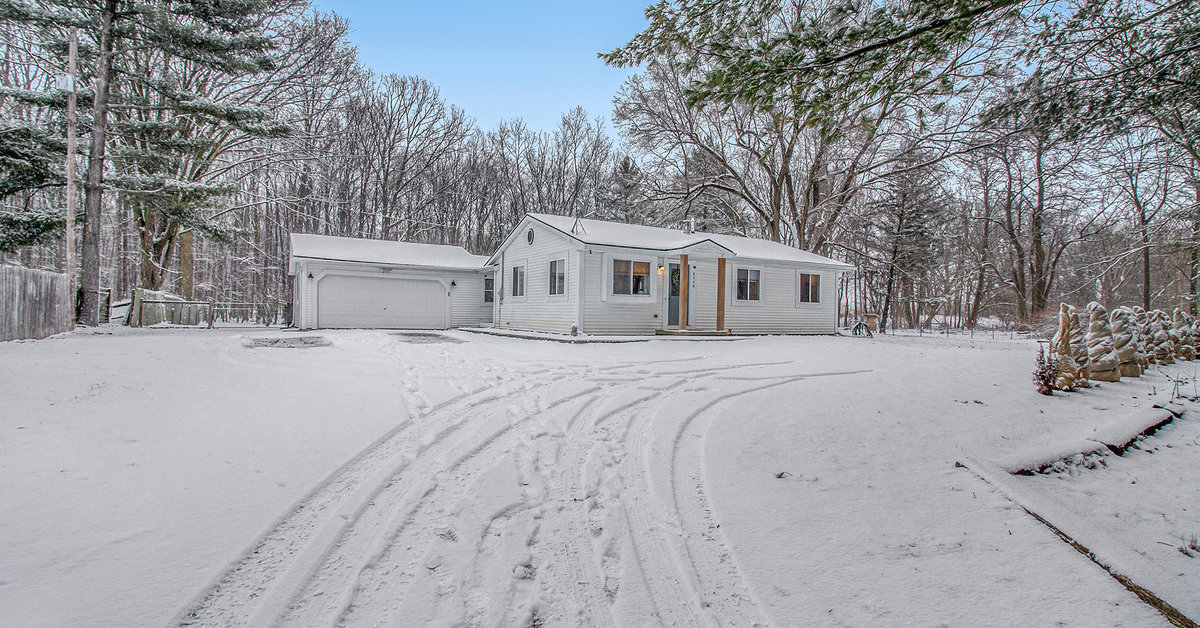 6340 Byron Rd, Howell, MI 48855 Rela