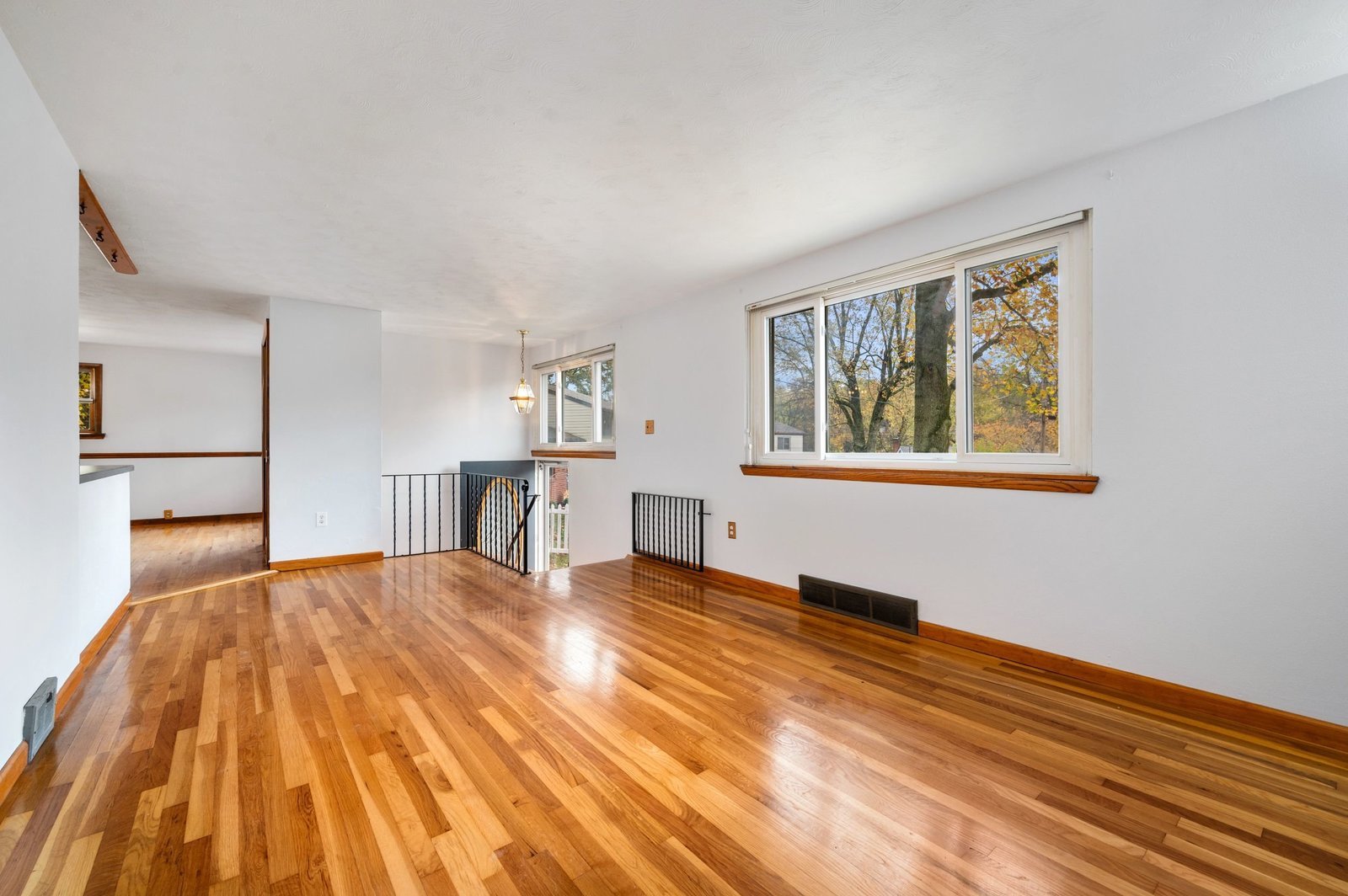 139 Holstein Drive, Oakdale, PA 15071 Piatt Sotheby's International