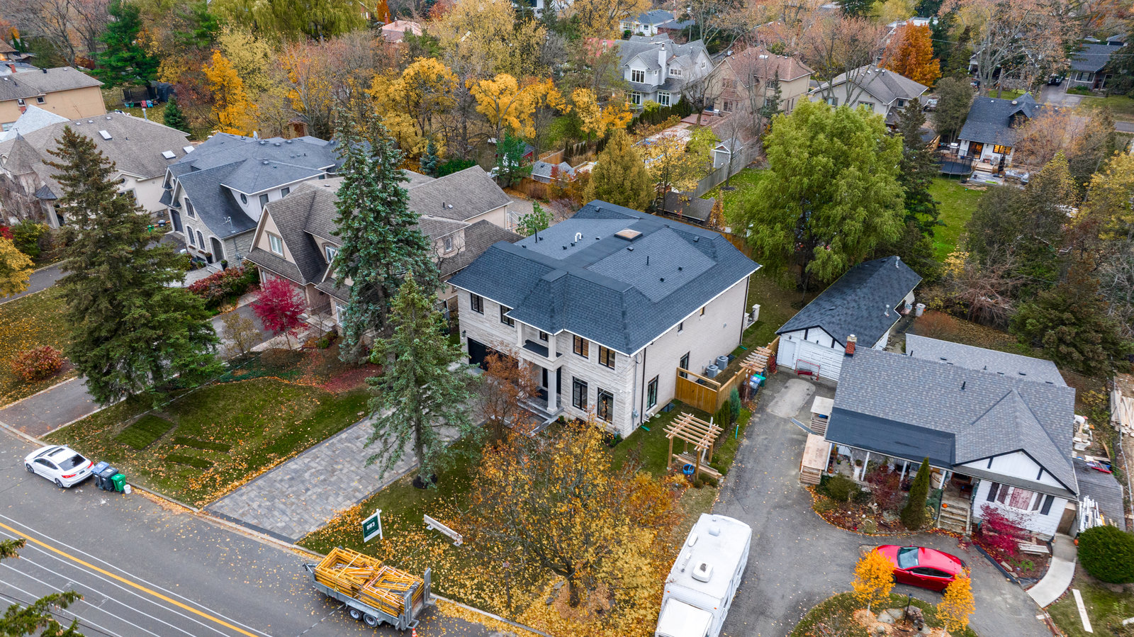 1300 Mineola Gardens