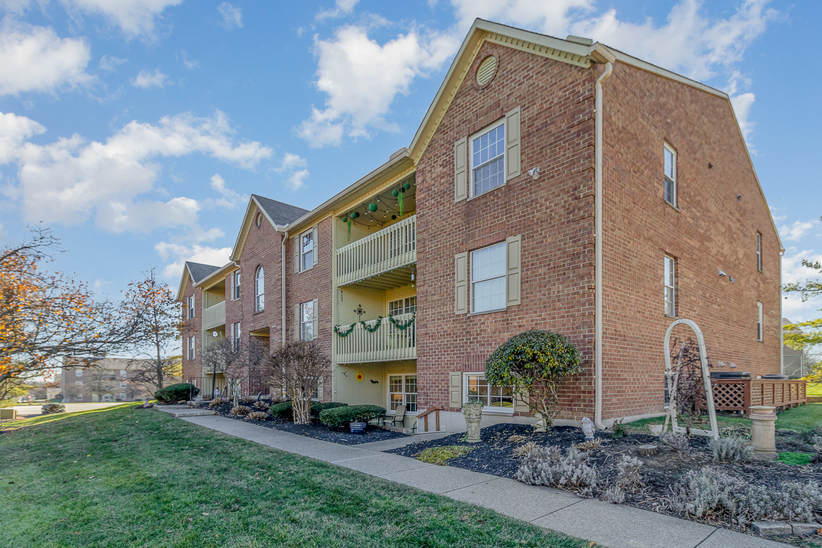 CONDO KING 1 Highland Meadows Dr, 4