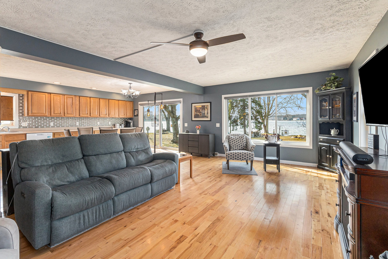 9900 Blue Water Drive