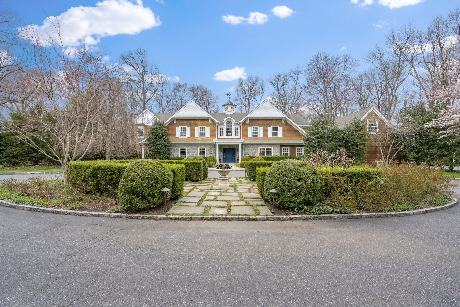 9 Stonegate Lane, Old Brookville