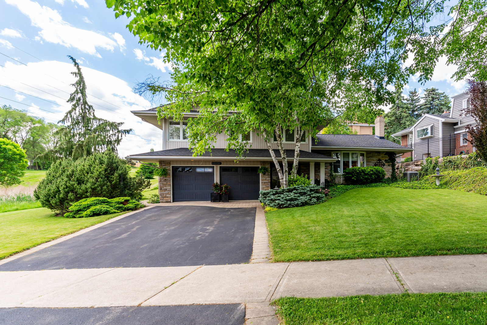 2078 Canterbury Drive