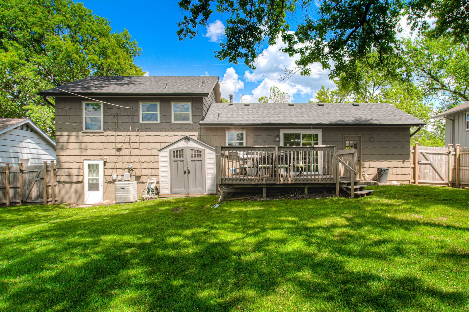 8942 N Oak Trafficway