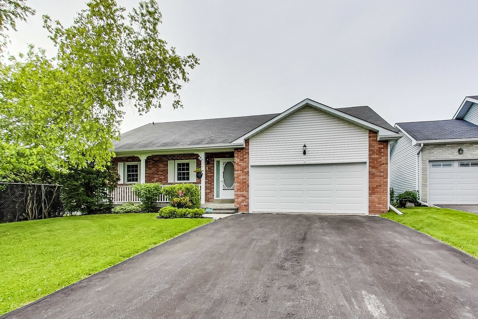 11 Sibley Avenue North