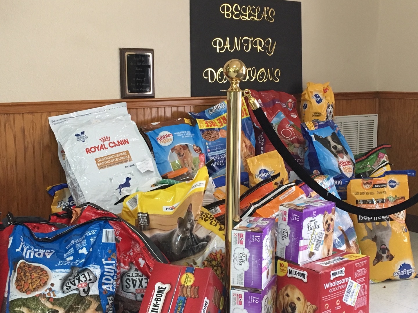 Bella’s Pet Food Pantry Fundly