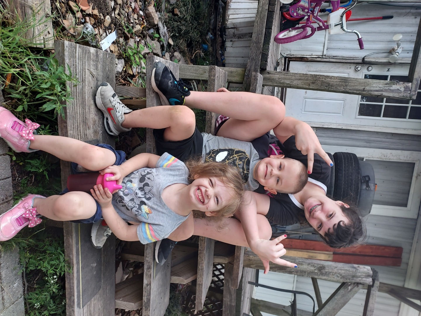 Need help with bills and 3 kids school sup fundly