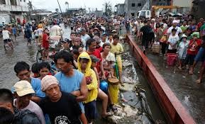 Typhoon victims queue for free rice in Tacloban City (Reuters: Erik De Castro) Typhoon victims queue for free rice in Tacloban City (Reuters: Erik De Castro)