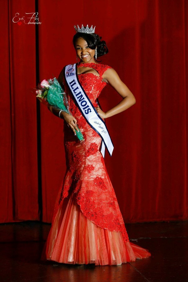 Your Miss Jr. Teen Illinois United States 2015 Ciara Evans in crown and sash. Your Miss Jr. Teen Illinois United States 2015 Ciara Evans in crown and sash.