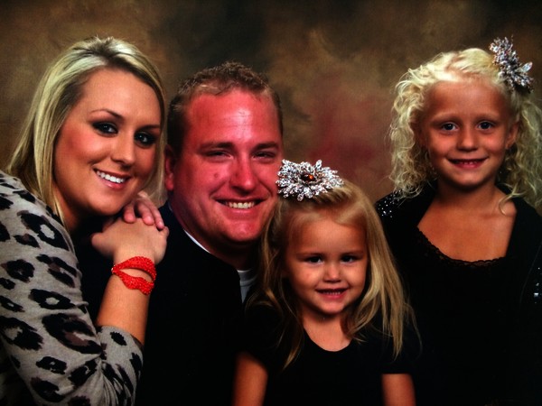 Payton and her mommy & daddy & sister Camryn Payton and her mommy & daddy & sister Camryn