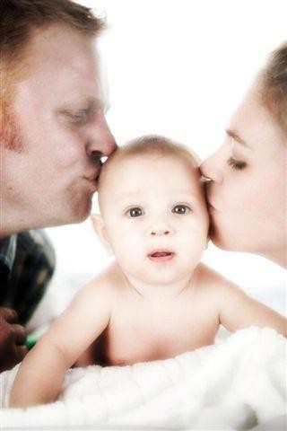 Baby Reghardt with his parents Baby Reghardt with his parents