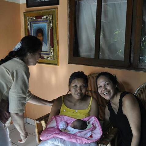With a new mother at the Gentle Birthing Center Bumi Sehat (Bali) With a new mother at the Gentle Birthing Center Bumi Sehat (Bali)