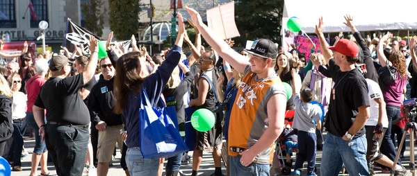 The happy crowd at Recovery Day 2012 The happy crowd at Recovery Day 2012