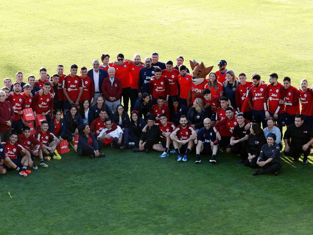 Deportistas del Team Chile son homenajeados en Juan Pinto Durán