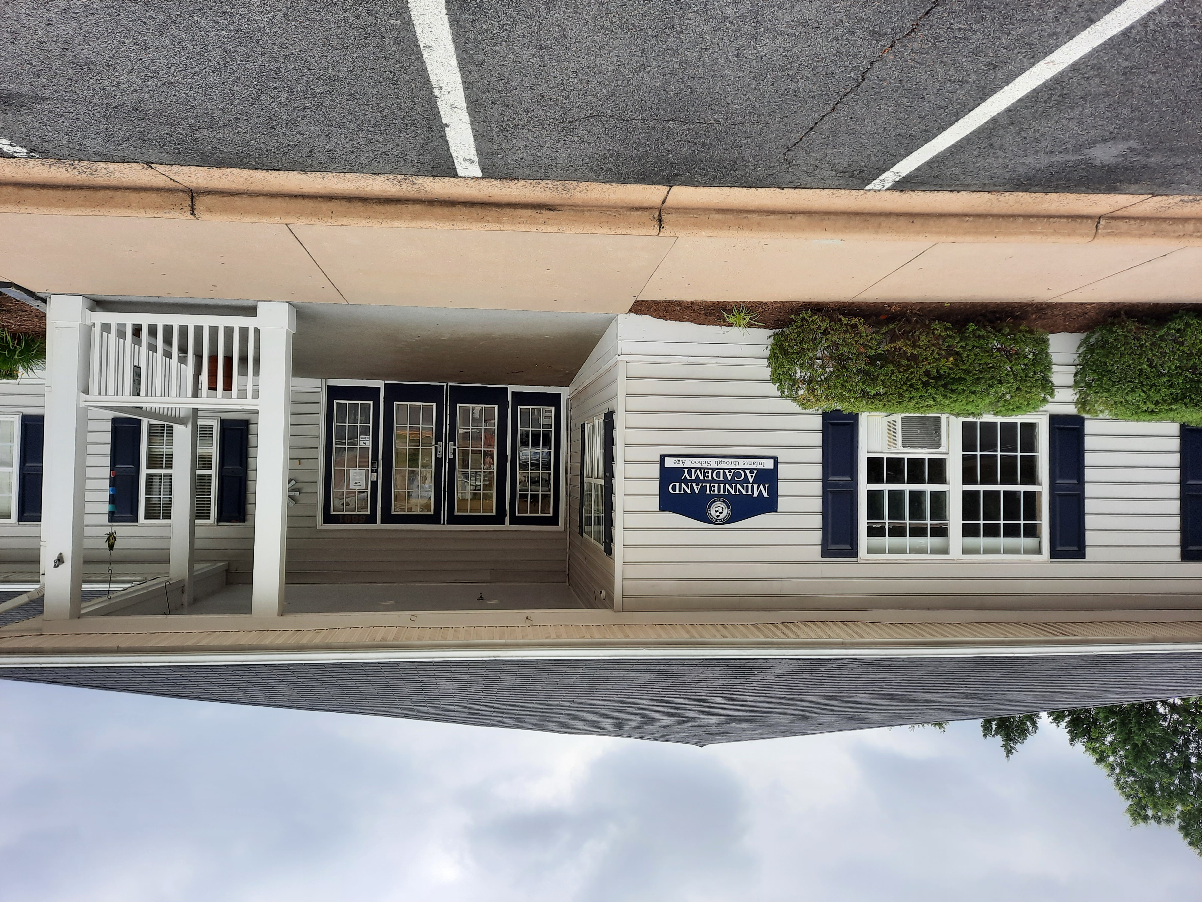 Minnieland Academy At Sully Station Logo