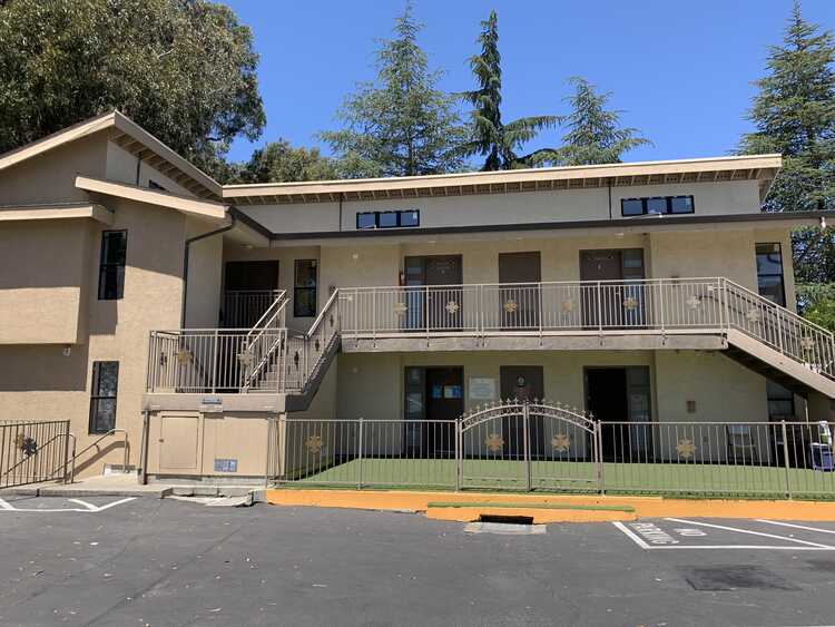 Shining Stars Montessori  Logo