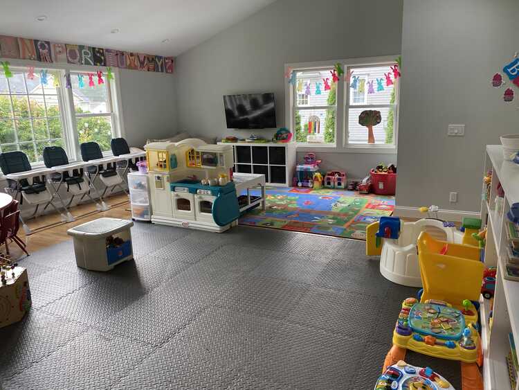 Mother Goose Daycare Logo