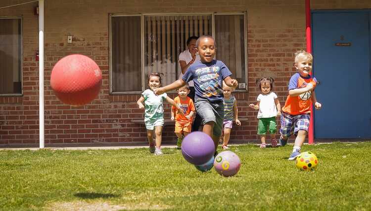 Happy Trails School Logo