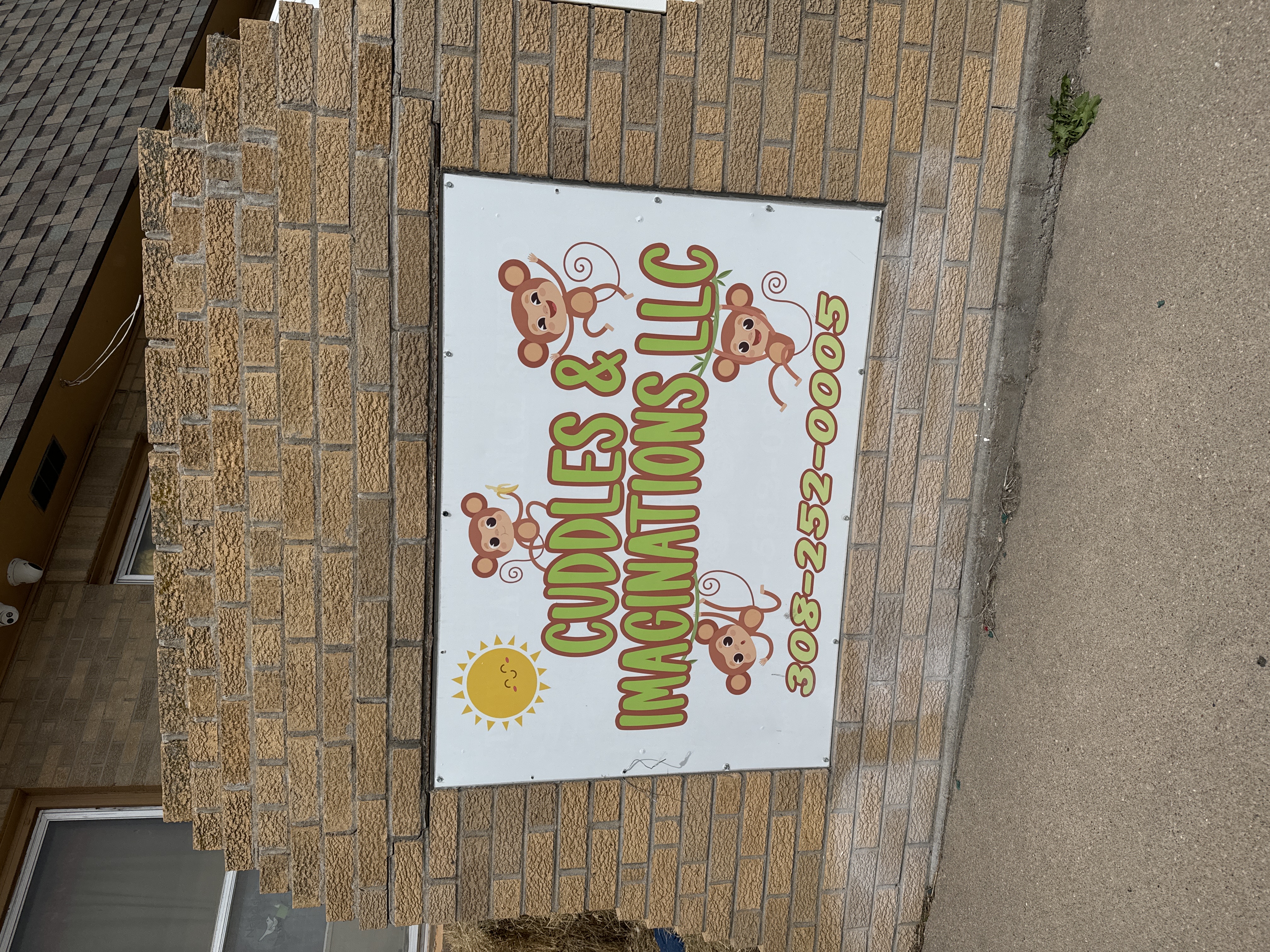 Cuddles And Imaginations Logo