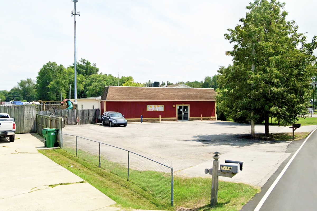 Logans Treehouse Childcare Logo