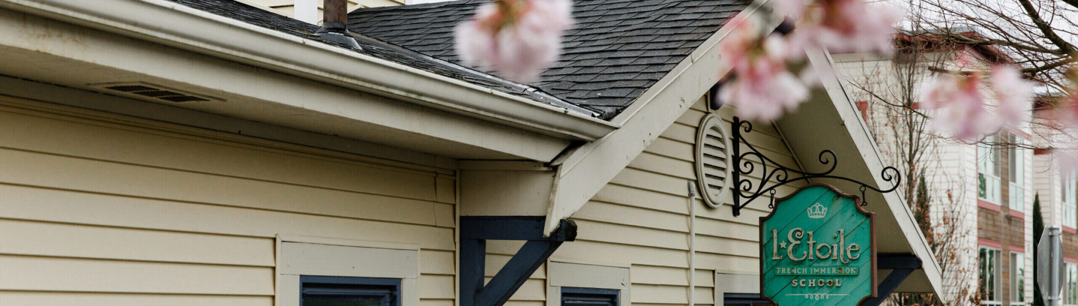 L'etoile French Immersion School (Preschool) Logo