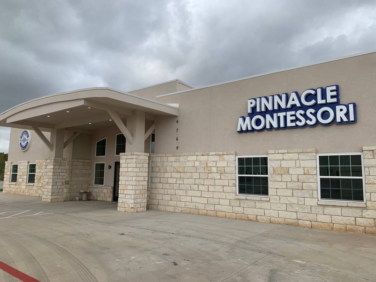 Pinnacle Montessori Of Saginaw Logo