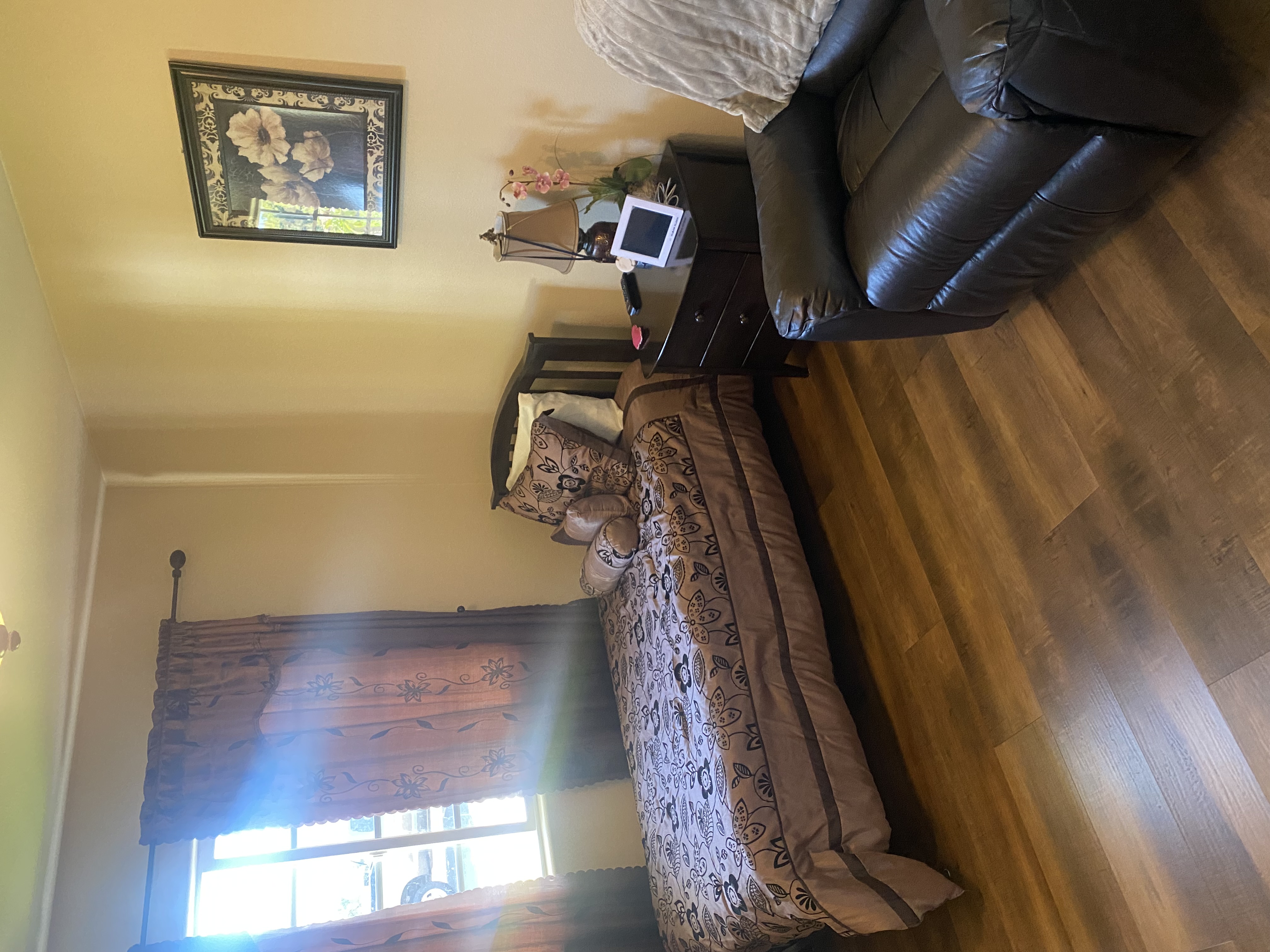 Photo gallery image - 0