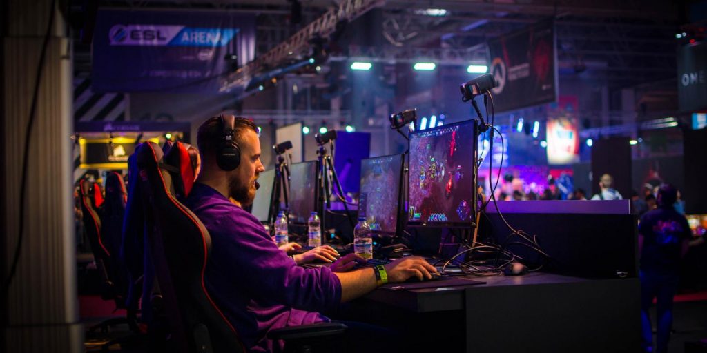 Field of Streams | 8 Reasons Why E-Sports Will Redefine College Athletics | Gammicks