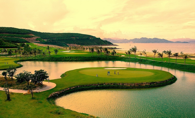 Vietnam's Golf Tourism Surges, Attracting Global Attention and Investment