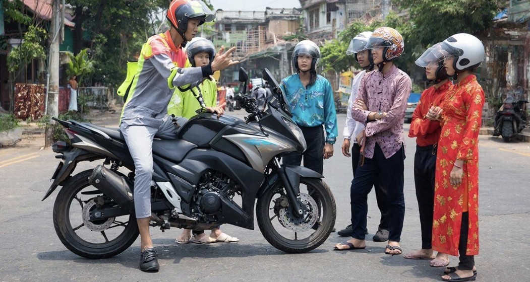 Phu Tho Provincial Police Conduct Hands-On Traffic Safety Training for High School Students