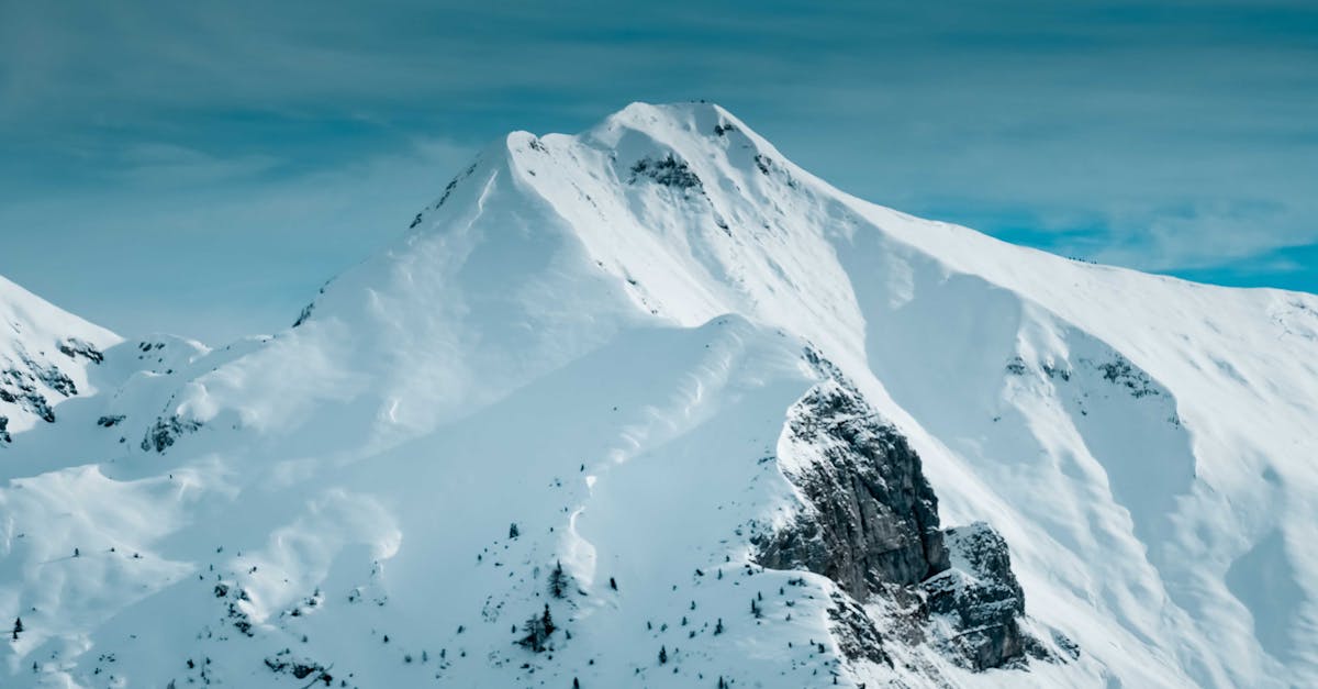 Early Alpine Snowfall Reflects Complex Global Climate Patterns