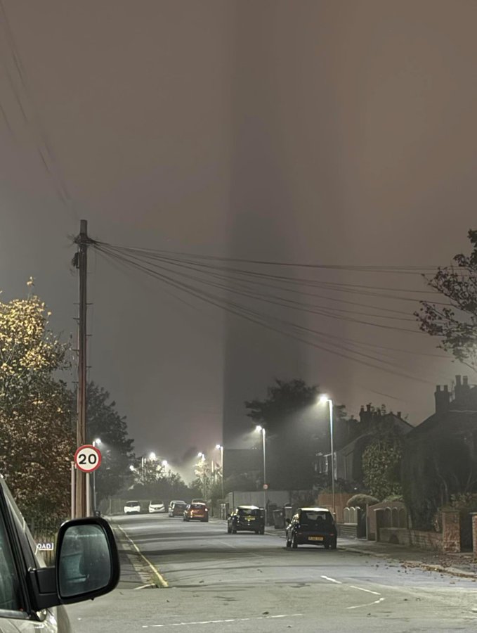 福姆比上空的神秘黑影：短暫現身後引發居民困惑