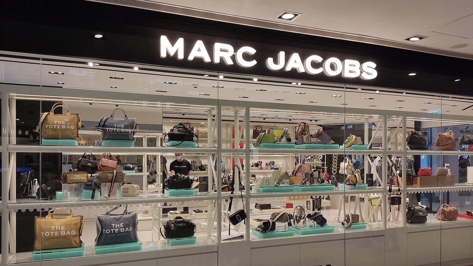 LVMH Streamlines Portfolio: Marc Jacobs Sale Negotiations Enter Final Stage