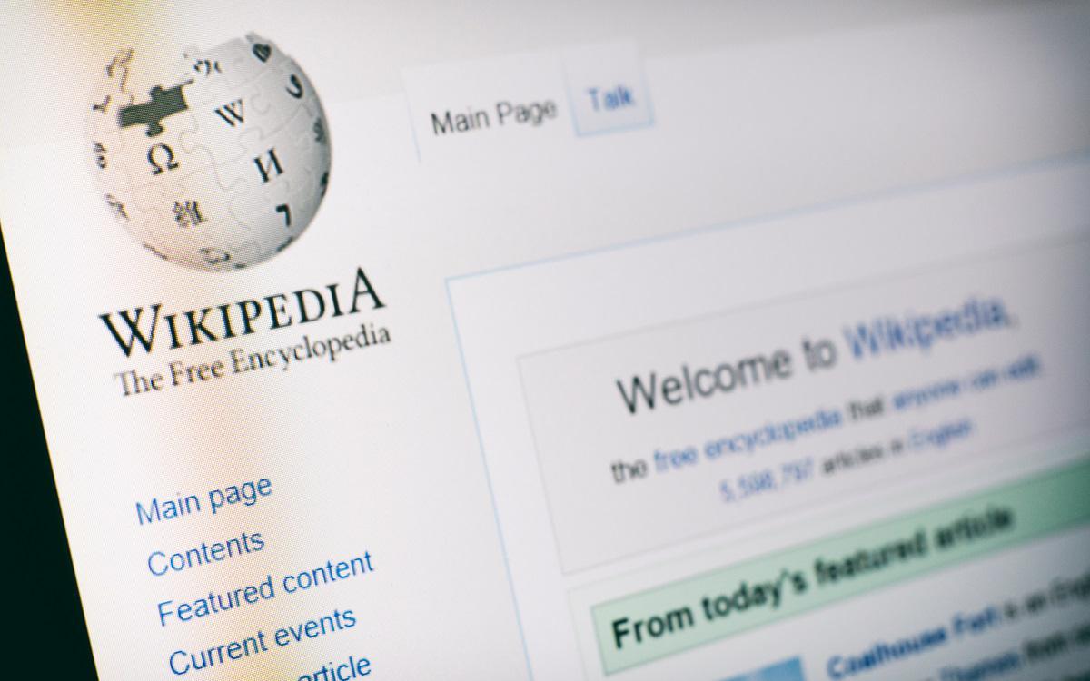 Paradoks Fundacji Wikimedia: Spadek Ruchu Ludzkiego w Cieniu Dominacji AI