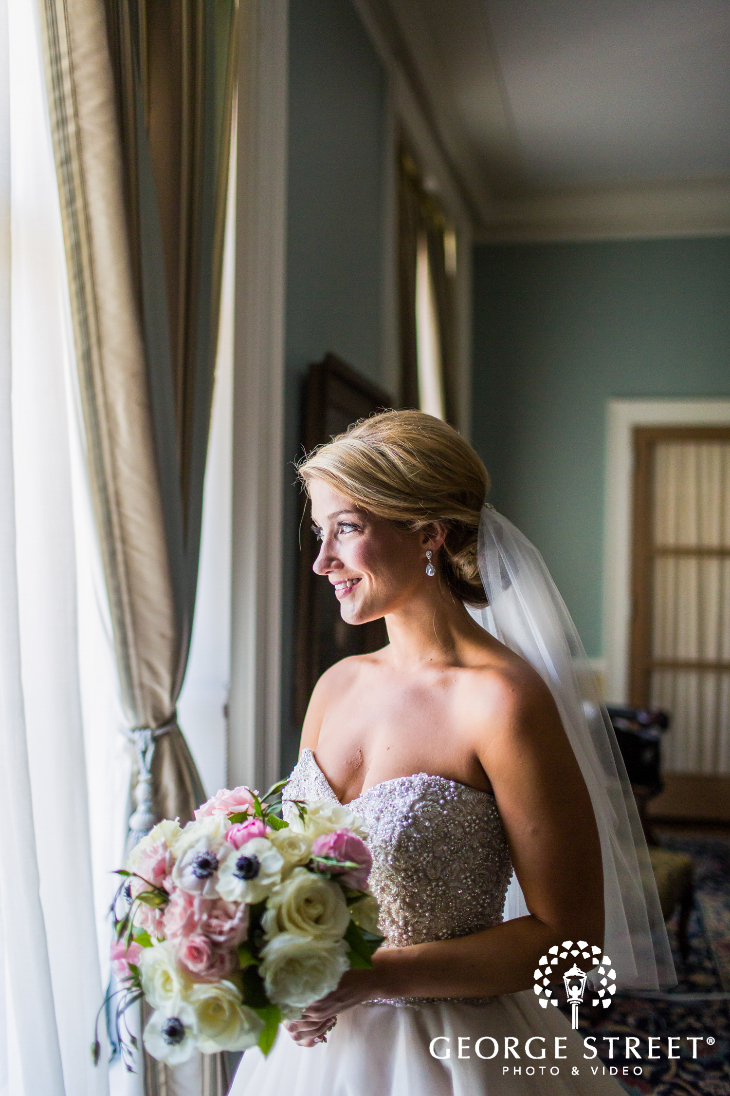 beautiful bridal portrait the colony club detroit
