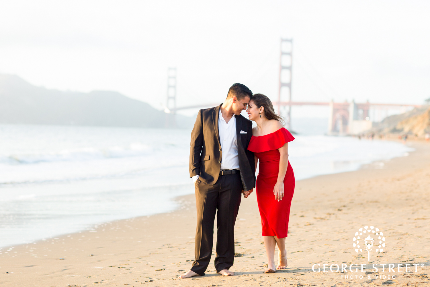 golden gate bridge beach engagement photos