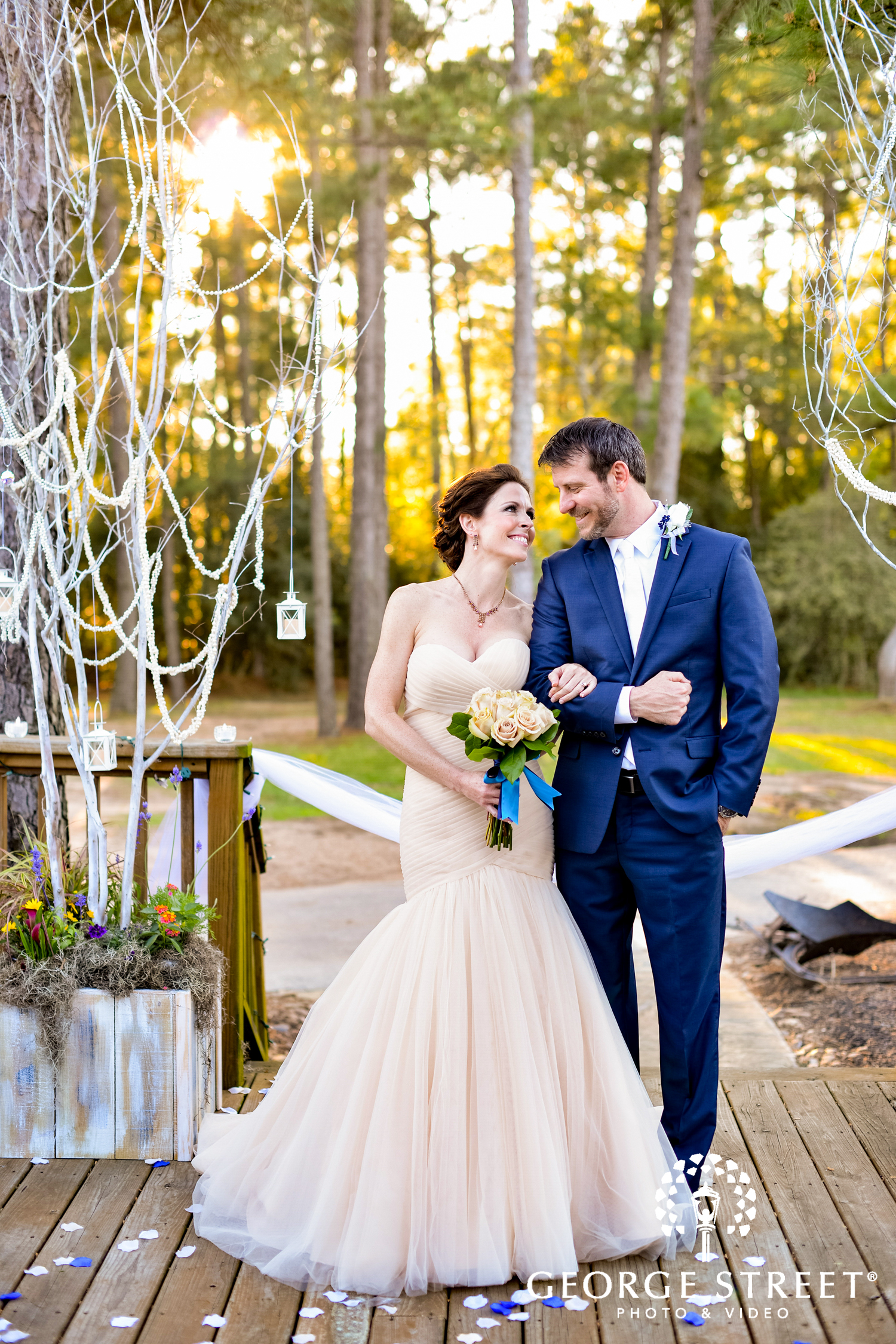 glowing outdoor golden hour houston wedding