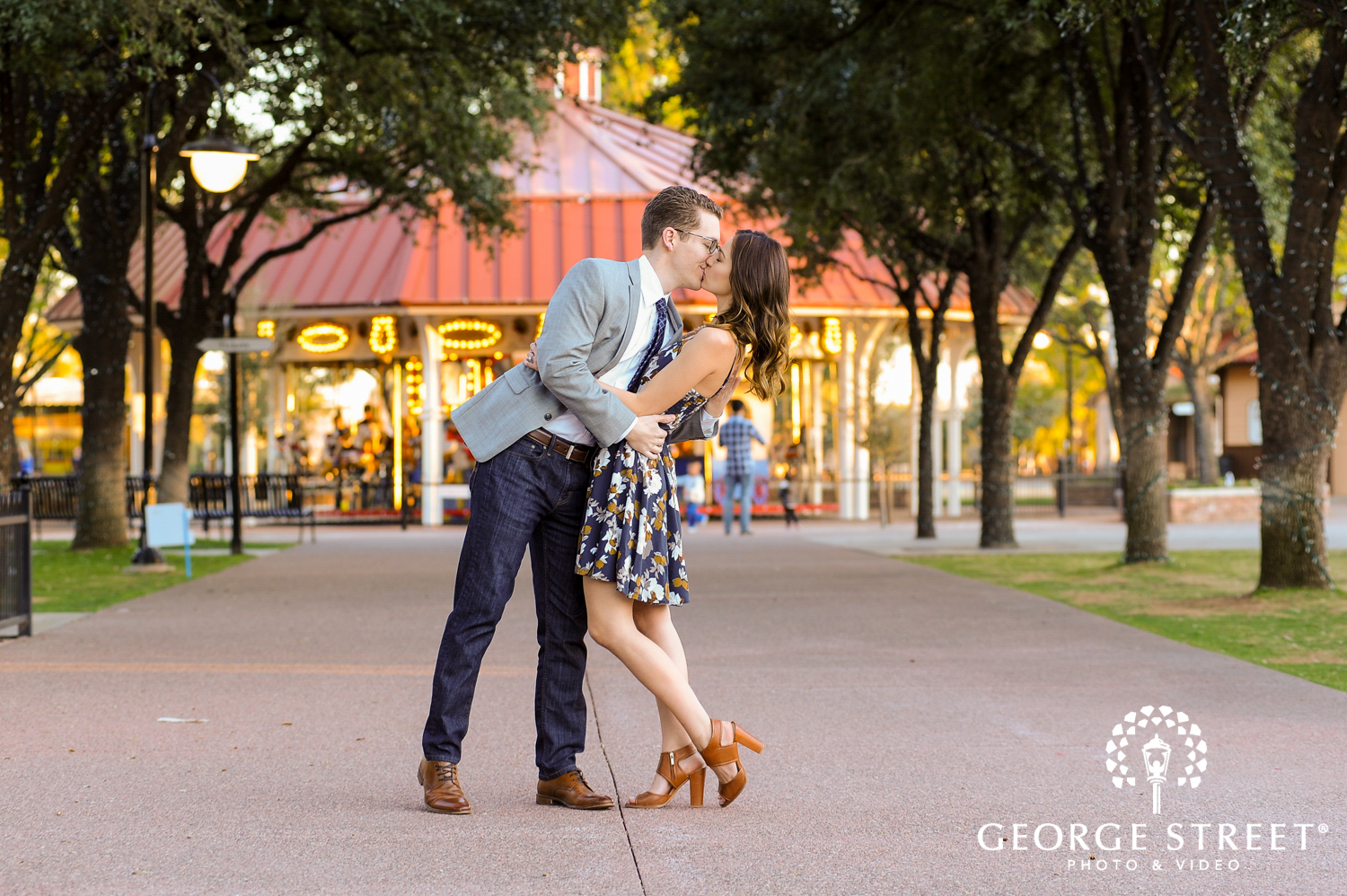 engagement photos by carousel