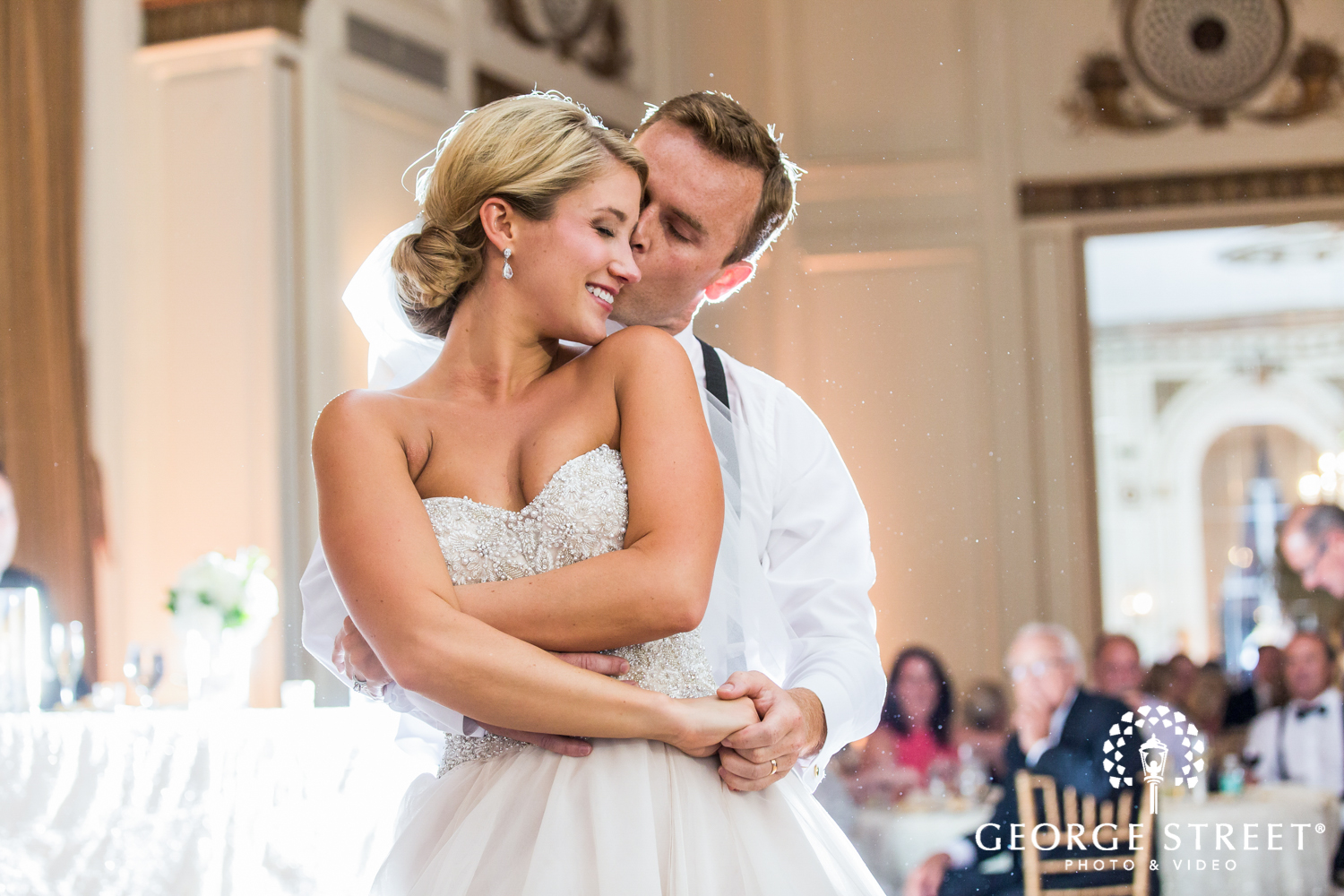 beautiful detroit indoor wedding first dance