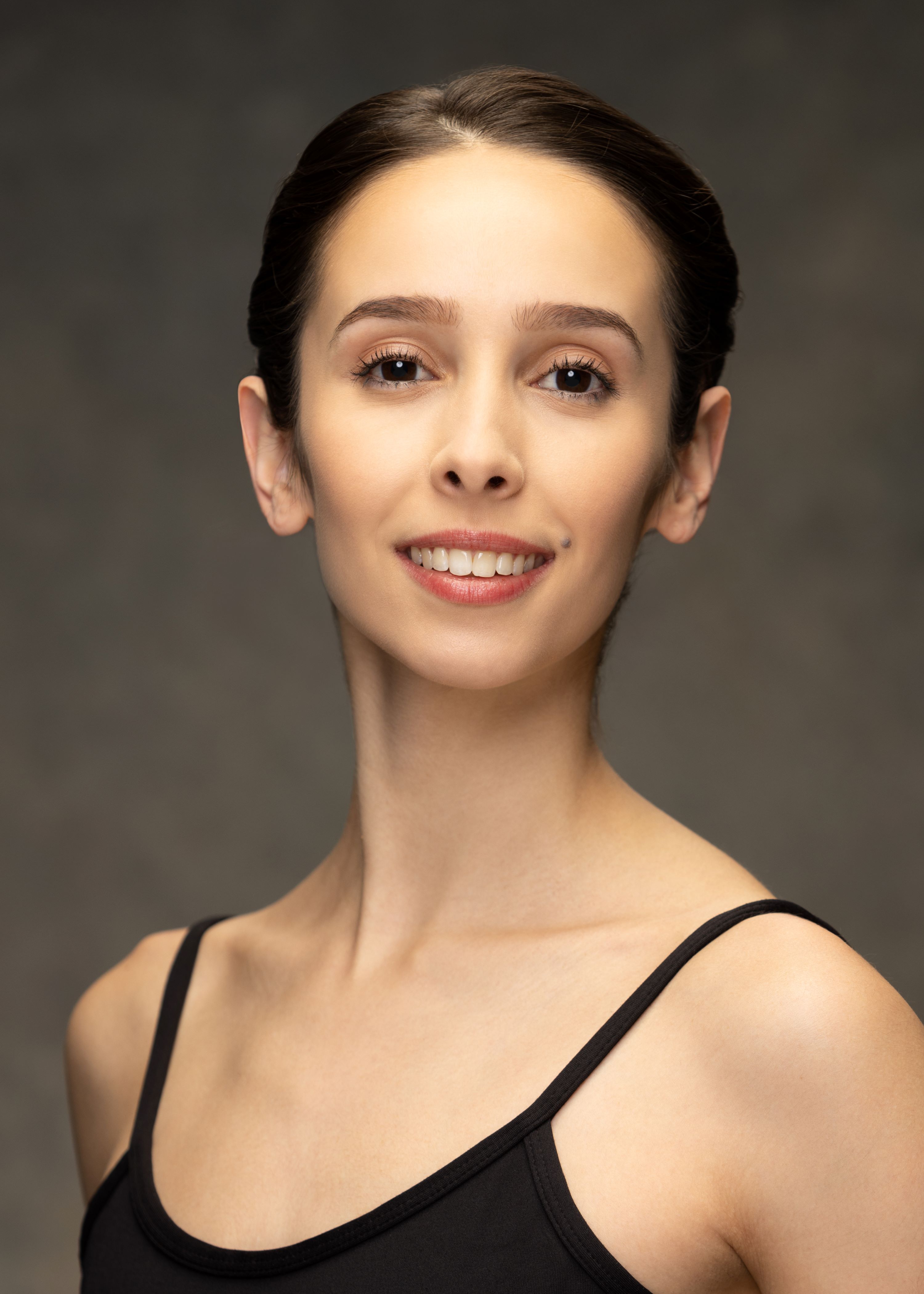 Thays Golz PB_Headshots_223639-Edit_by_Iziliaev (2).jpg