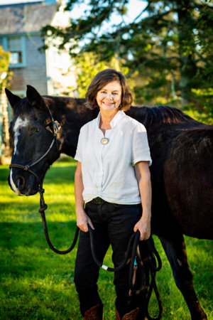 Geraldine Brooks with horse